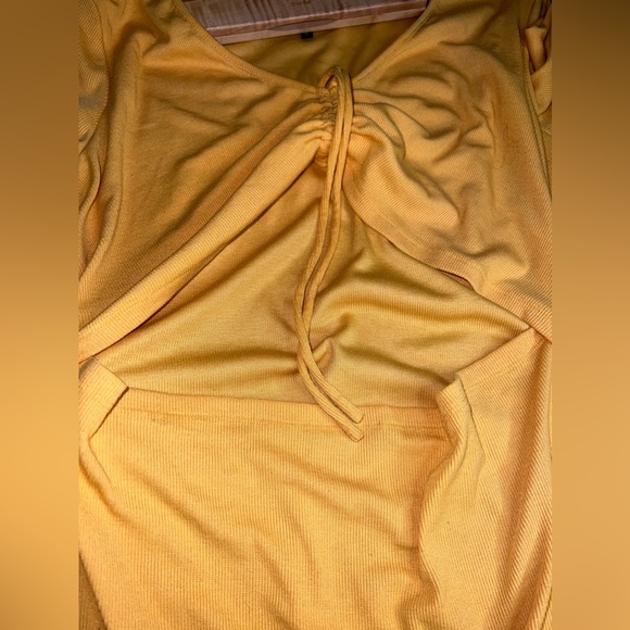 BCBG Paris Women's Rib Knit Dress With Mid Section Cut Out in Yellow Sz XL EUC - Picture 4 of 7